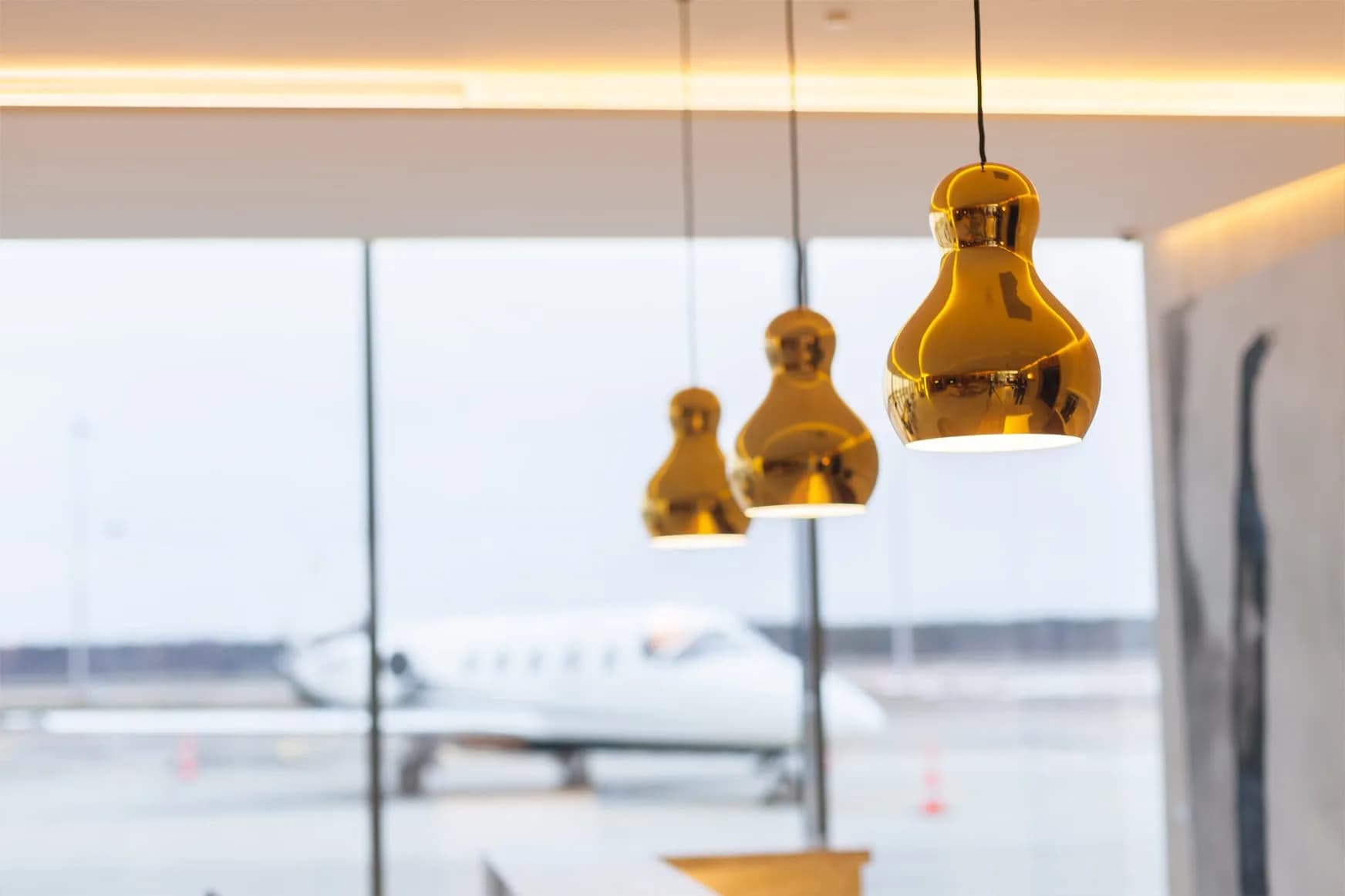 Bar of the FBO RIGA terminal with a view of the apron